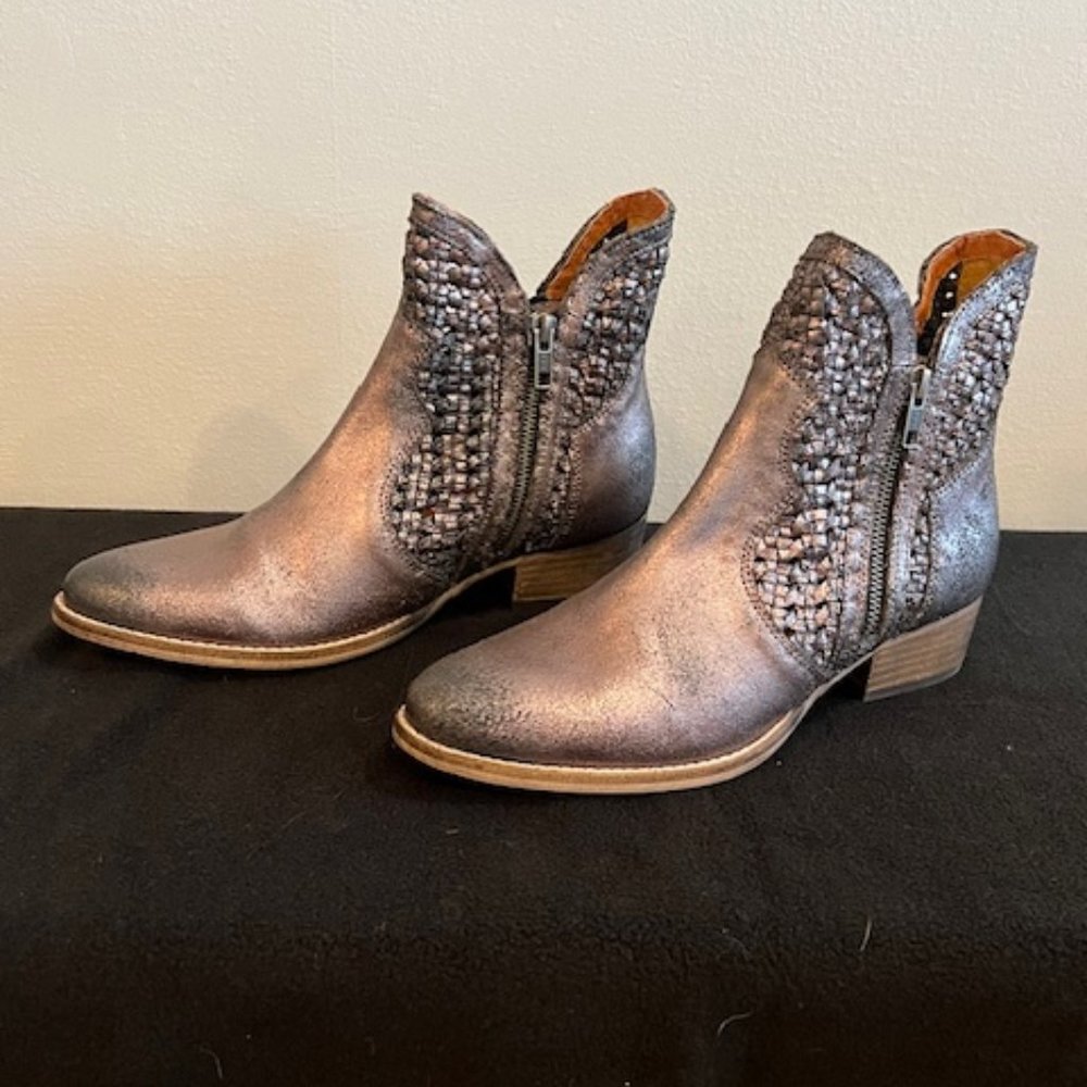 New Seychelles flip a coin pewter bootie 8.5